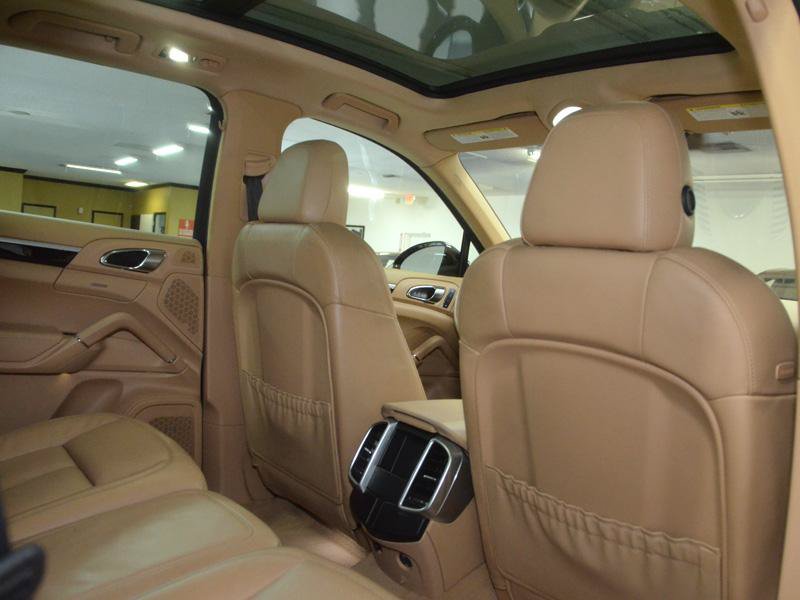 Used 2017 Porsche Cayenne Platinum Edition w/ Premium Package (PJV) AWD/4WD image 30