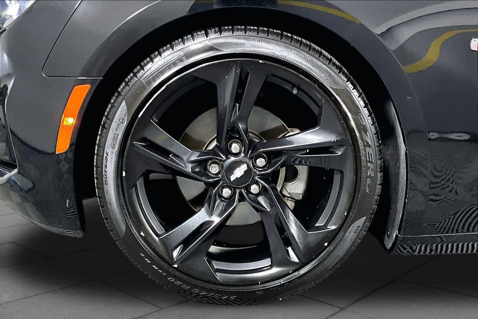 Used 2019 Chevrolet Camaro LT RWD image 10