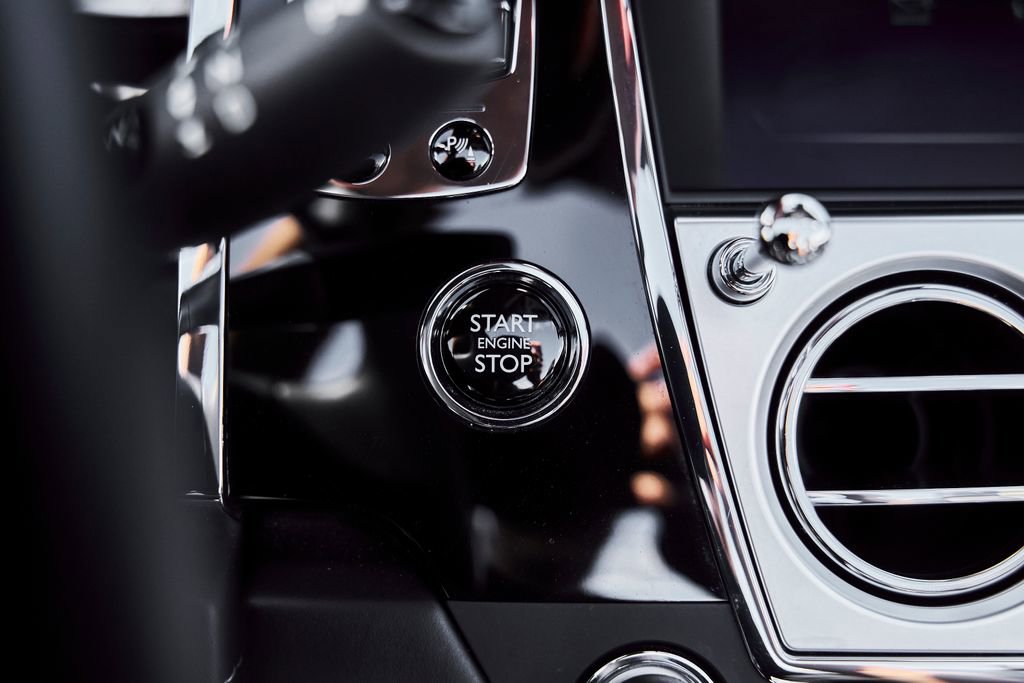 Used 2018 Rolls-Royce Dawn RWD image 56
