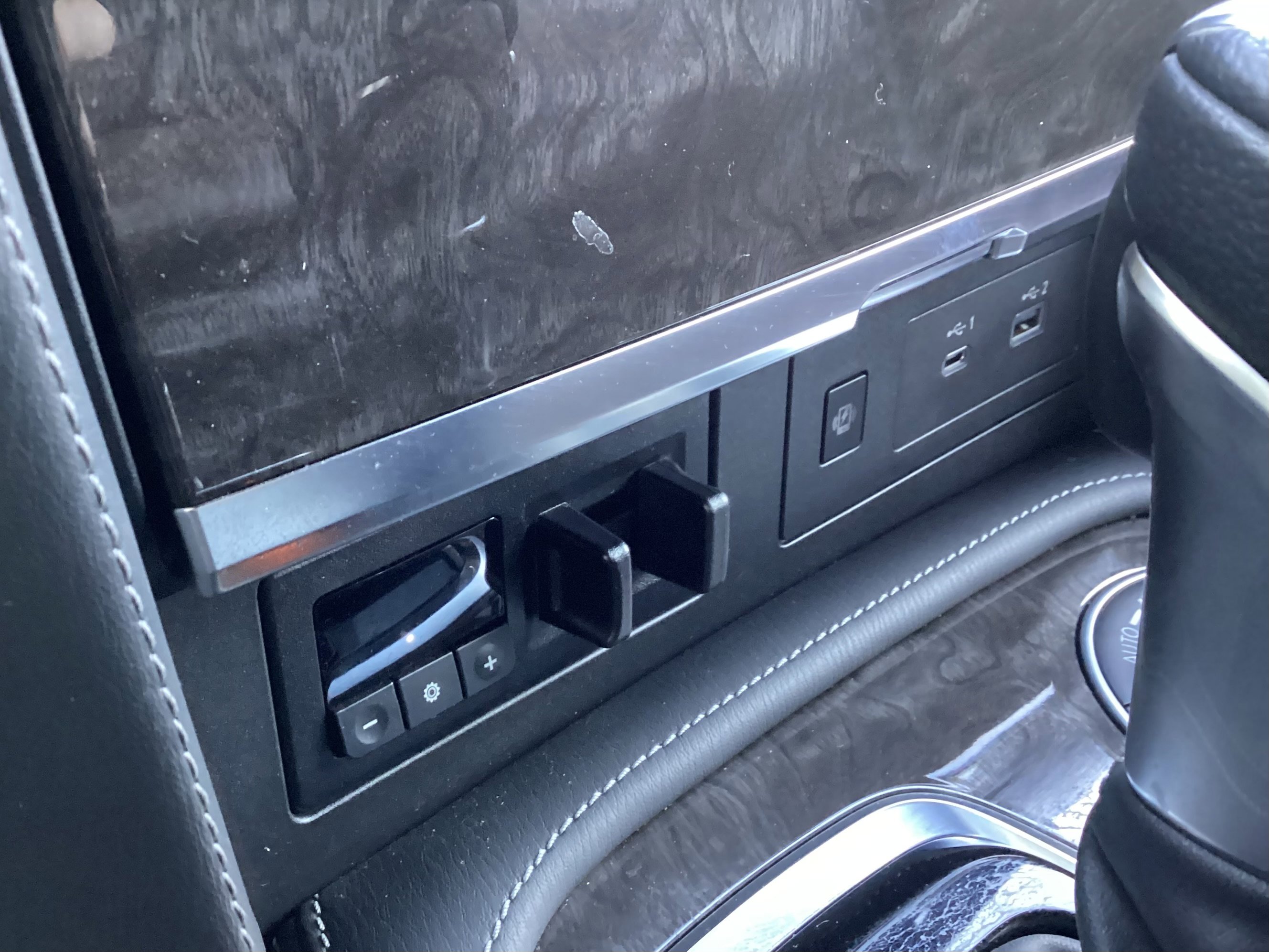 Used 2024 Nissan Armada Platinum w/ Captain's Chairs Package image 48