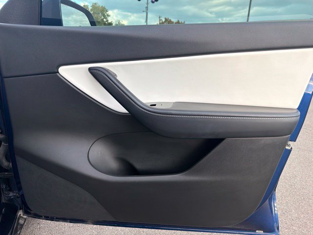 Used 2021 Tesla Model Y Long Range AWD/4WD image 11
