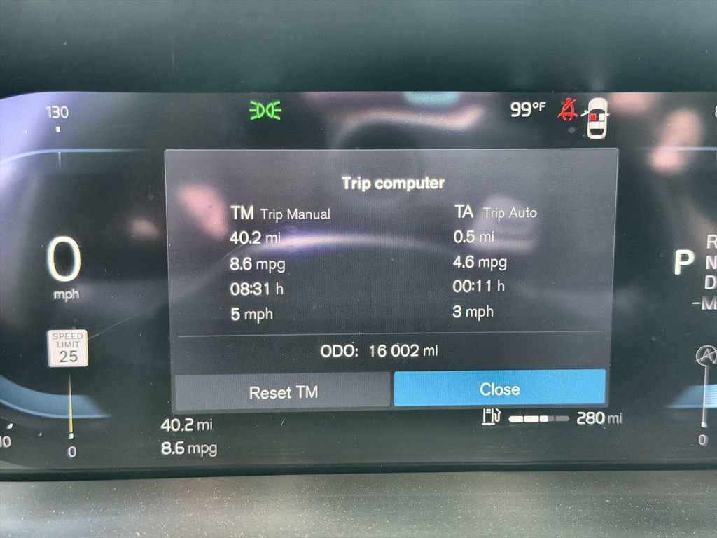 Used 2025 Volvo XC60 B5 Plus image 10