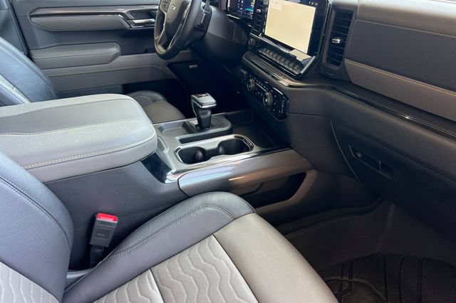 Used 2023 Chevrolet Silverado 1500 ZR2 w/ Technology Package AWD/4WD image 19