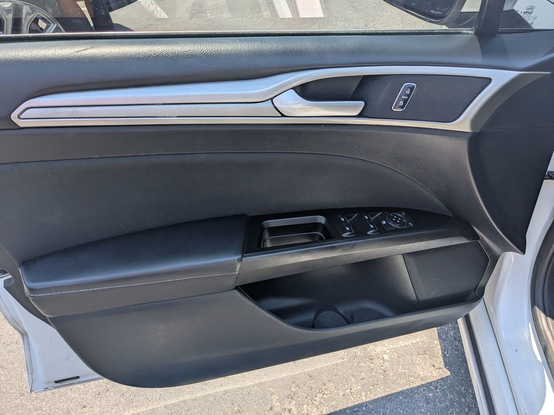 Used 2017 Ford Fusion SE w/ Fusion SE Technology Package FWD image 11