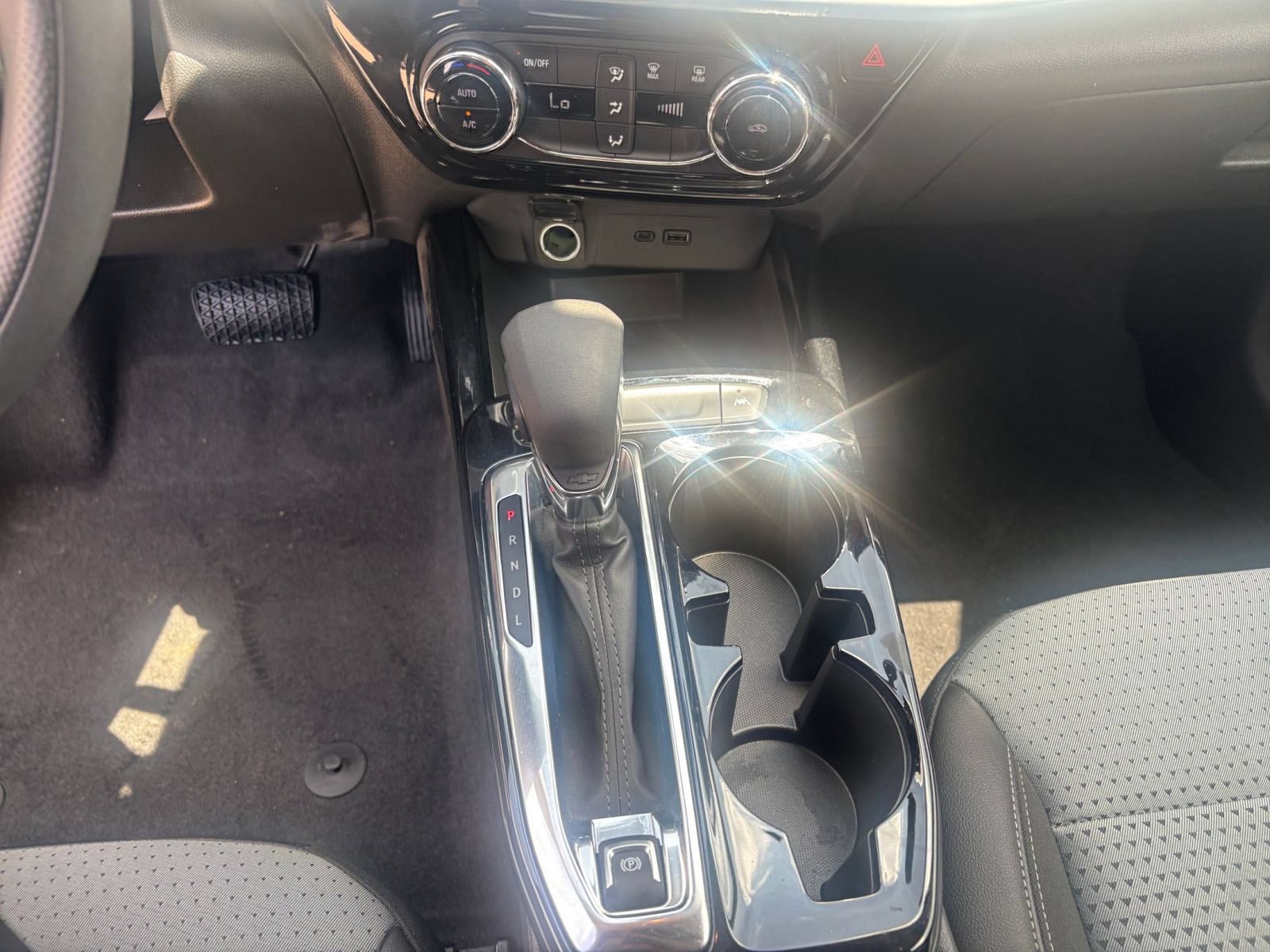Used 2025 Chevrolet Trax LT FWD image 40