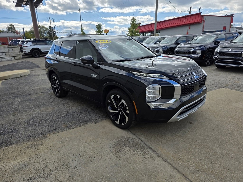 Used 2024 Mitsubishi Outlander SEL image 3