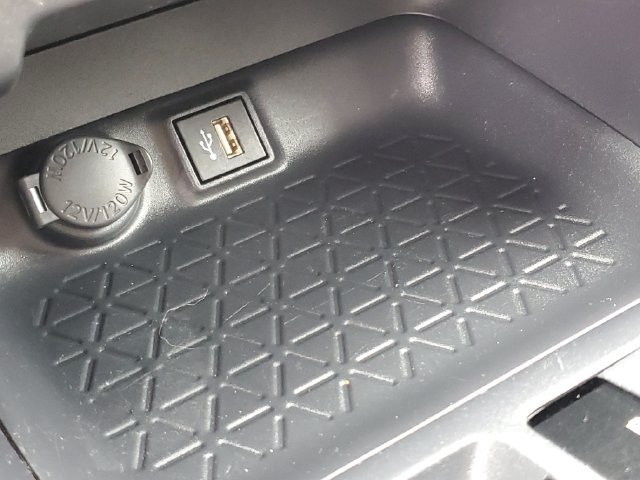 Used 2025 Toyota RAV4 XLE AWD/4WD image 19