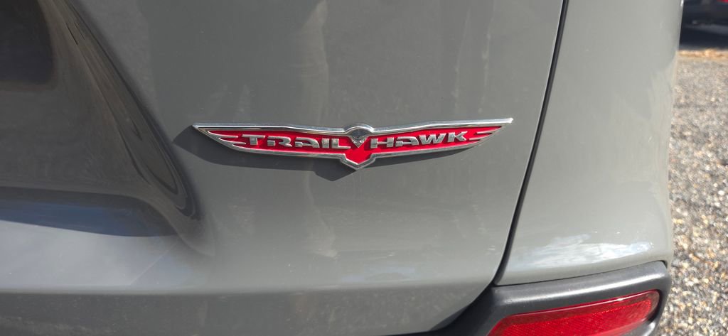 Used 2019 Jeep Cherokee Trailhawk w/ Cold Weather Group image 9