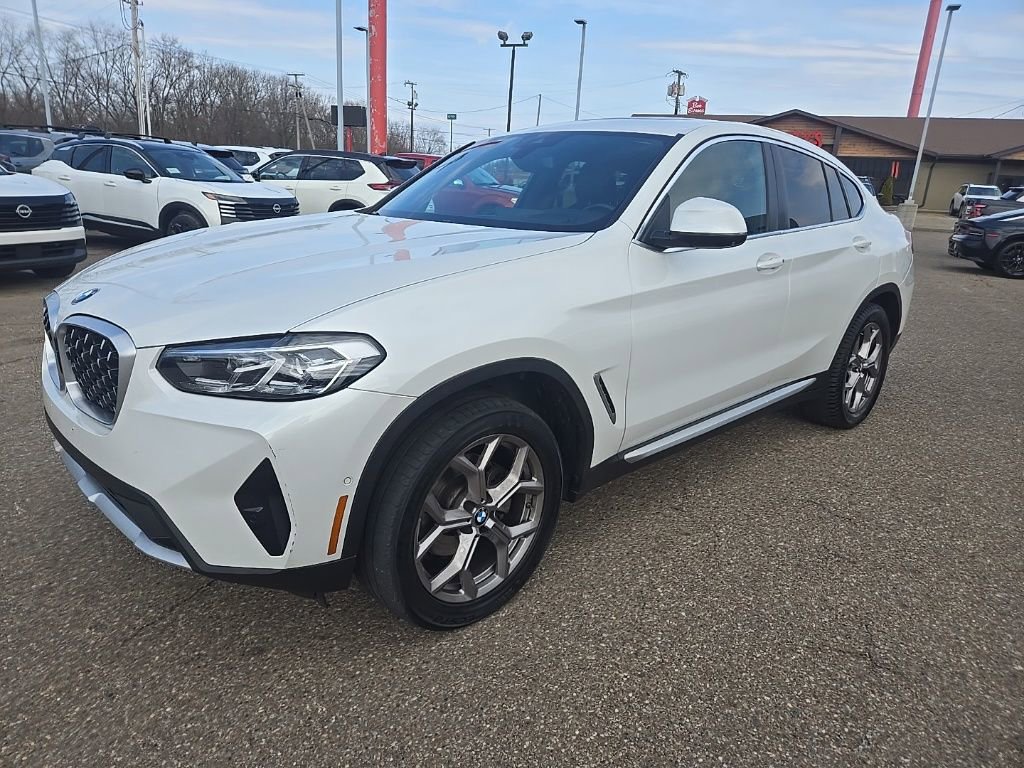 Used 2022 BMW X4 xDrive30i w/ Premium Package AWD/4WD image 3
