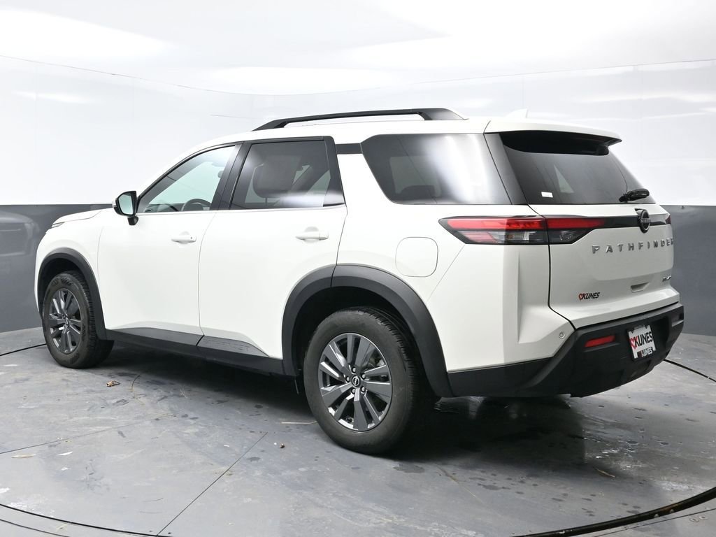 Used 2024 Nissan Pathfinder SV image 10