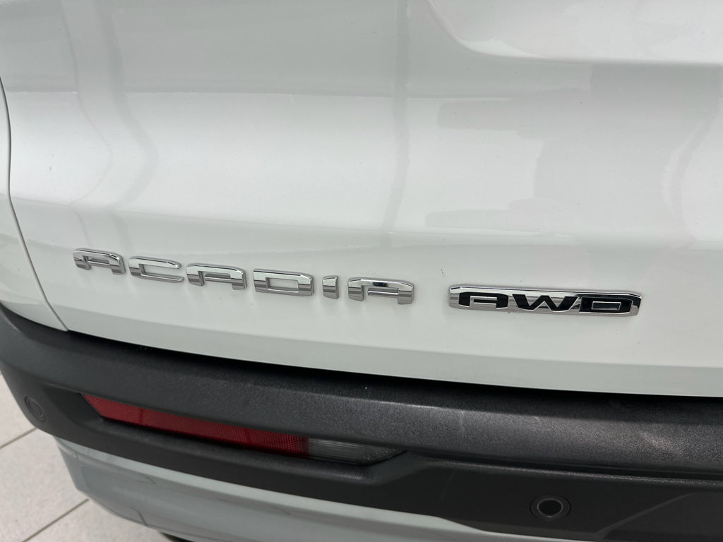 Used 2025 GMC Acadia Elevation image 13