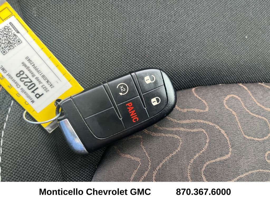 Used 2023 Jeep Renegade Latitude w/ Sun/Sound Group AWD/4WD image 24