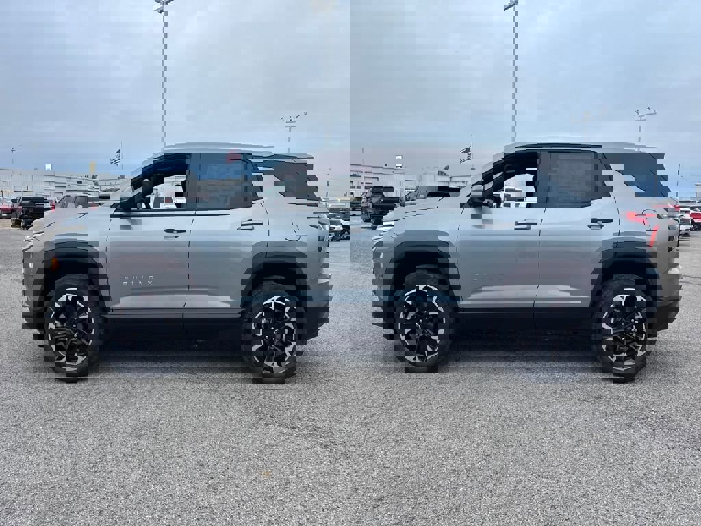 New 2026 Chevrolet Equinox LT w/ Safety and Technology Package image 3