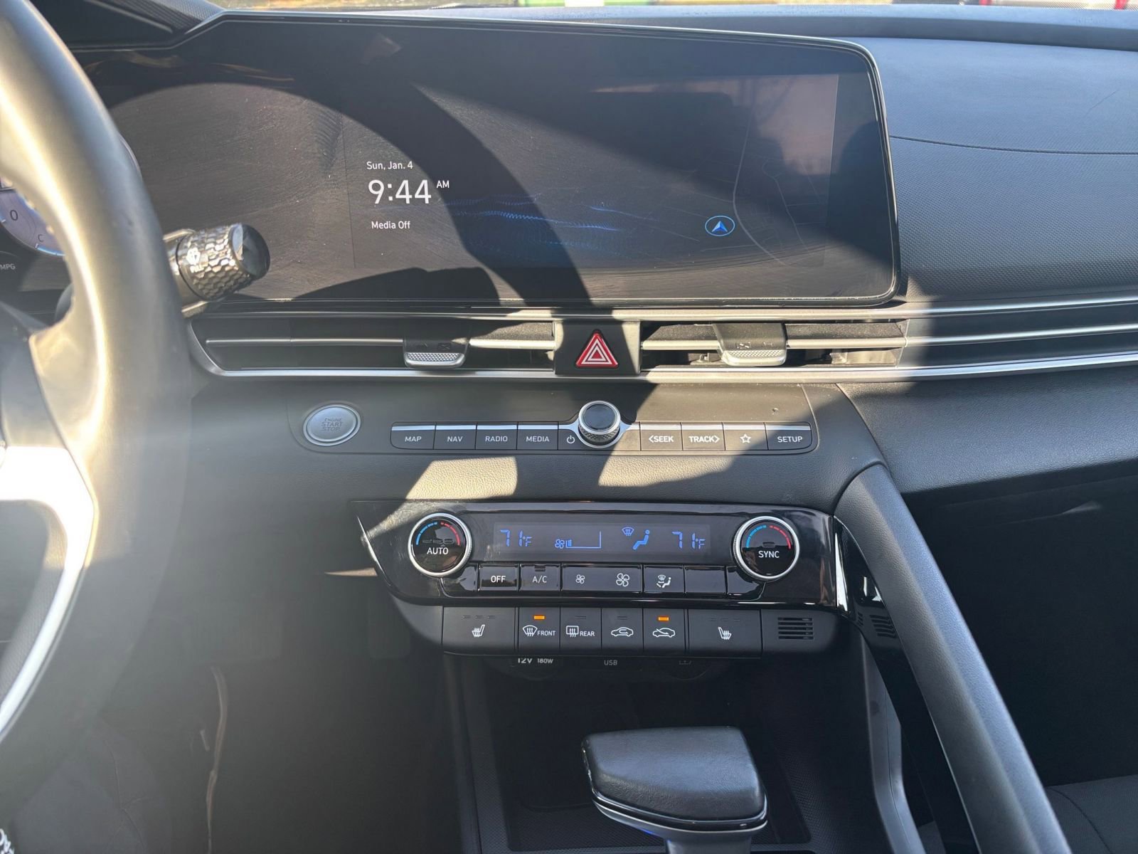 Used 2025 Hyundai Elantra SEL image 18