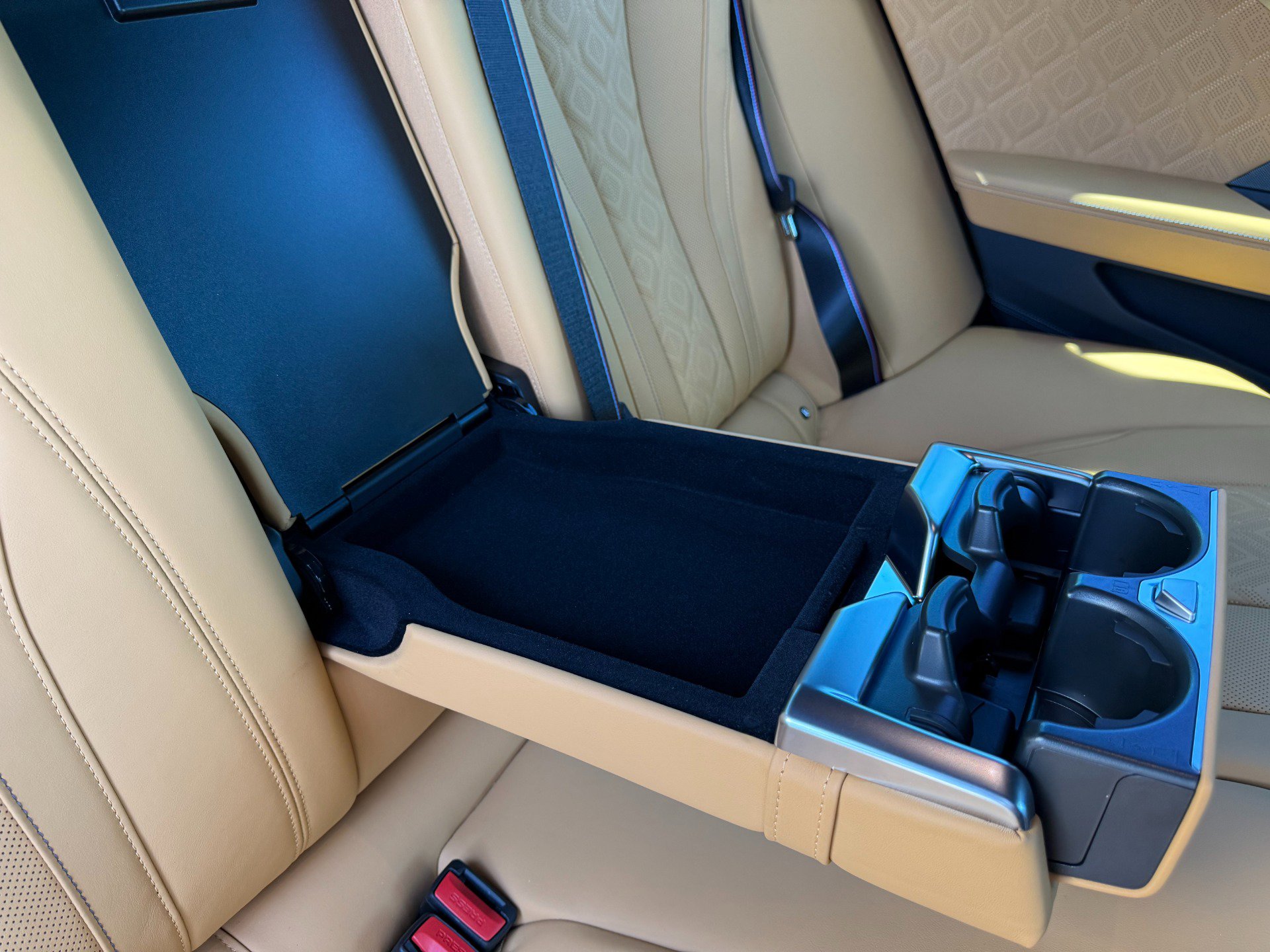 Used 2025 BMW M8 Competition image 27