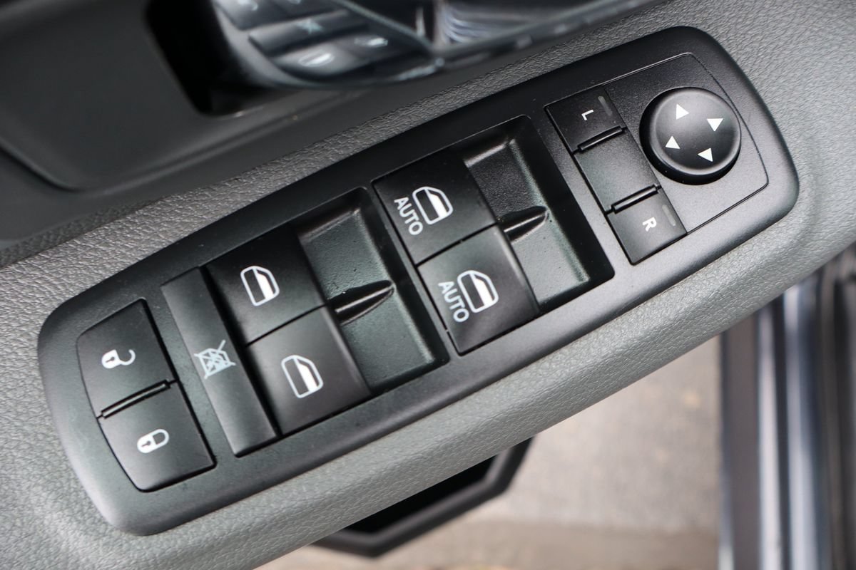 Used 2020 RAM 1500 Classic SLT RWD image 27