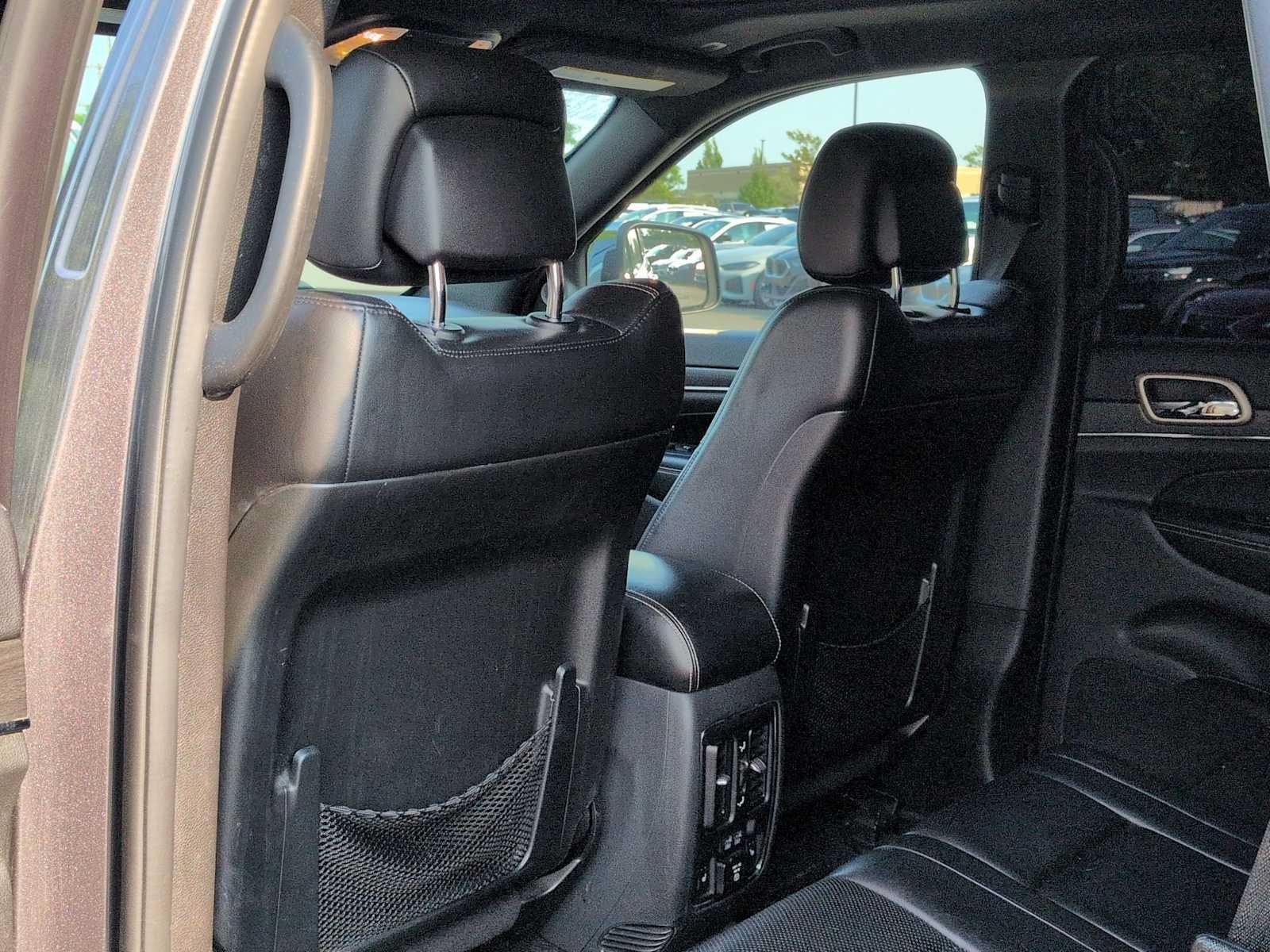 Used 2017 Jeep Grand Cherokee Limited w/ Luxury Group II AWD/4WD image 19