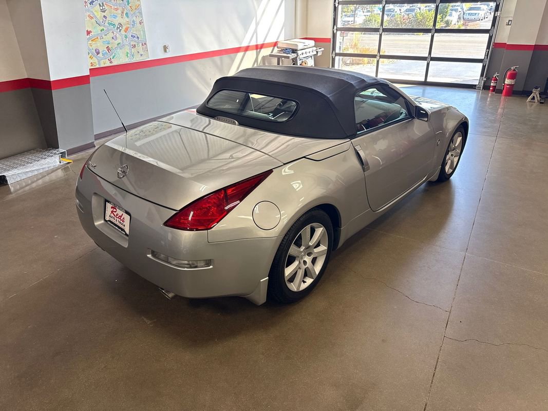 Used 2004 Nissan 350Z Enthusiast w/ Side Airbags Pkg image 24