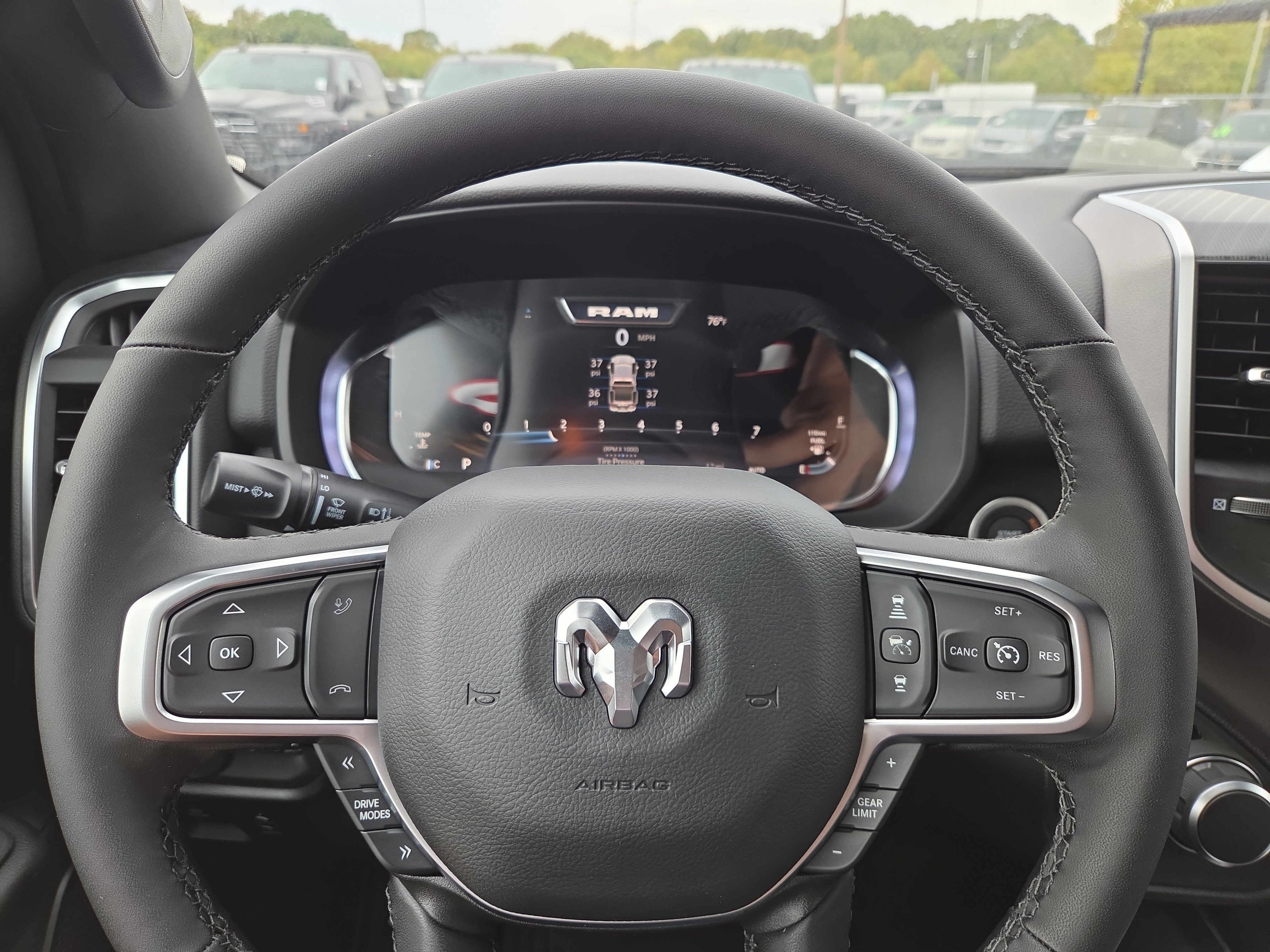 New 2026 RAM 1500 Big Horn AWD/4WD image 9