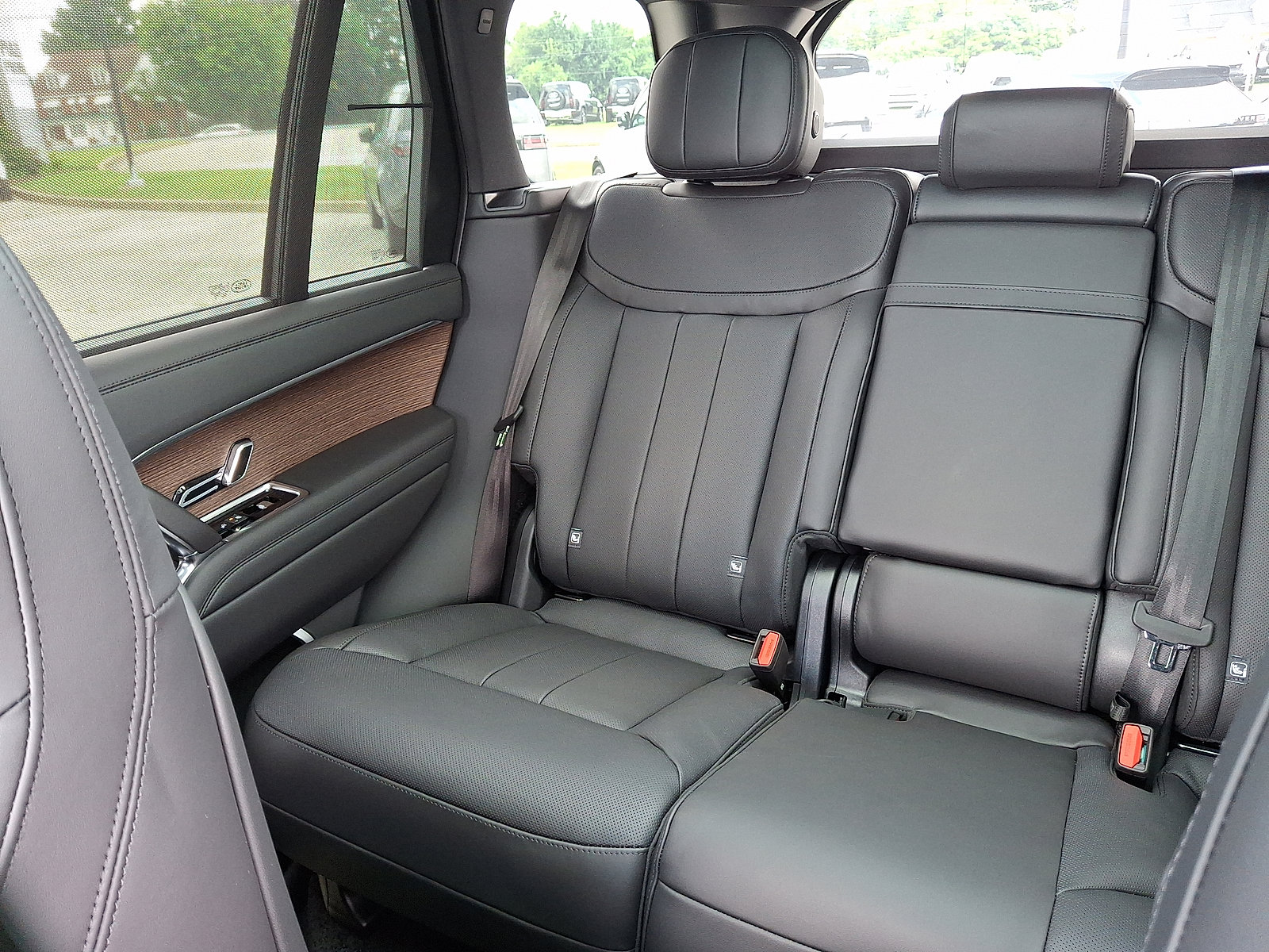 New 2025 Land Rover Range Rover SE image 15