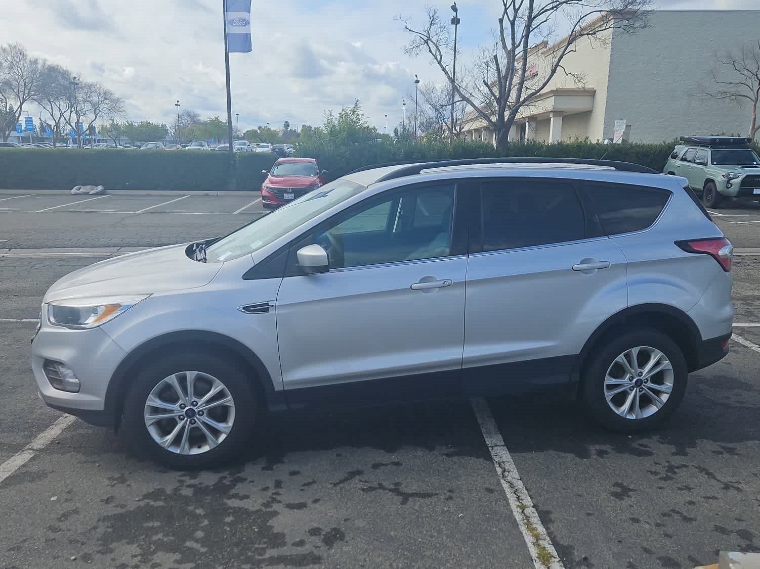 Used 2018 Ford Escape SE image 5