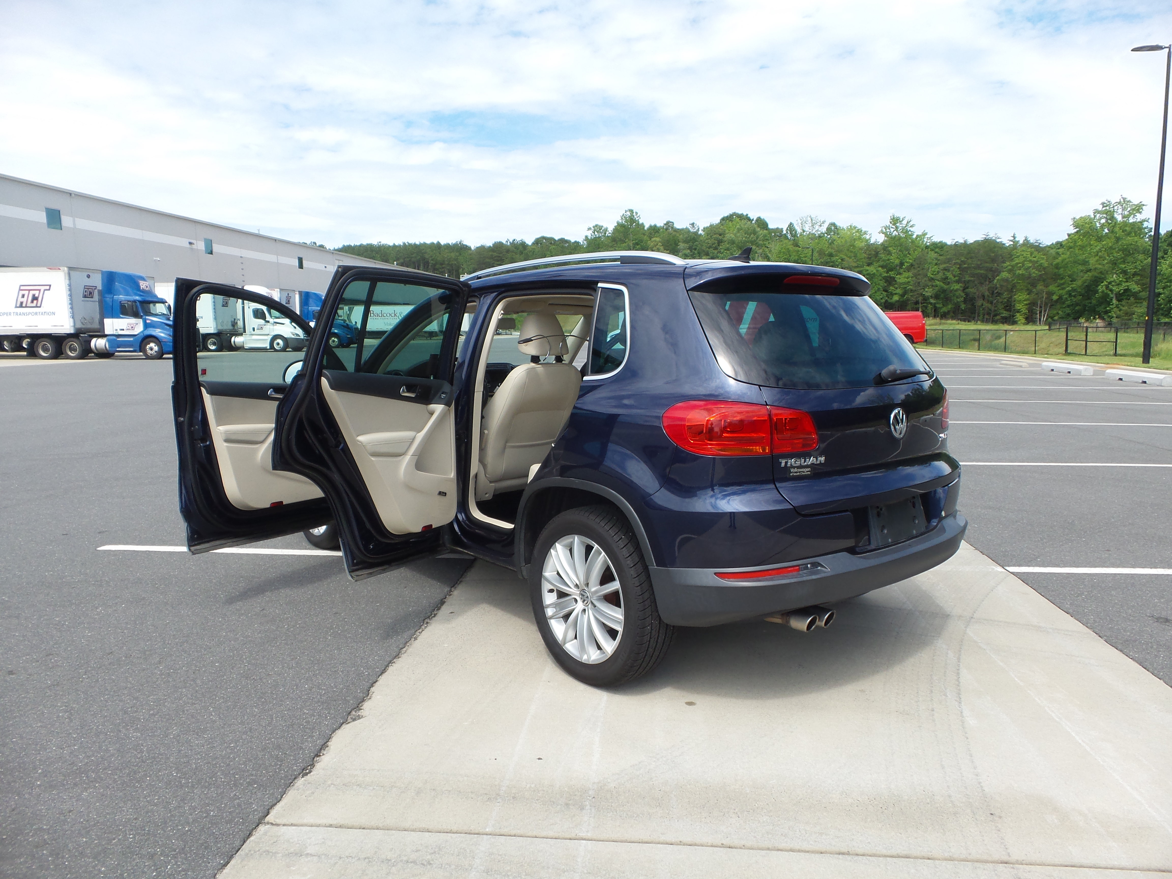 Used 2015 Volkswagen Tiguan SEL FWD image 54