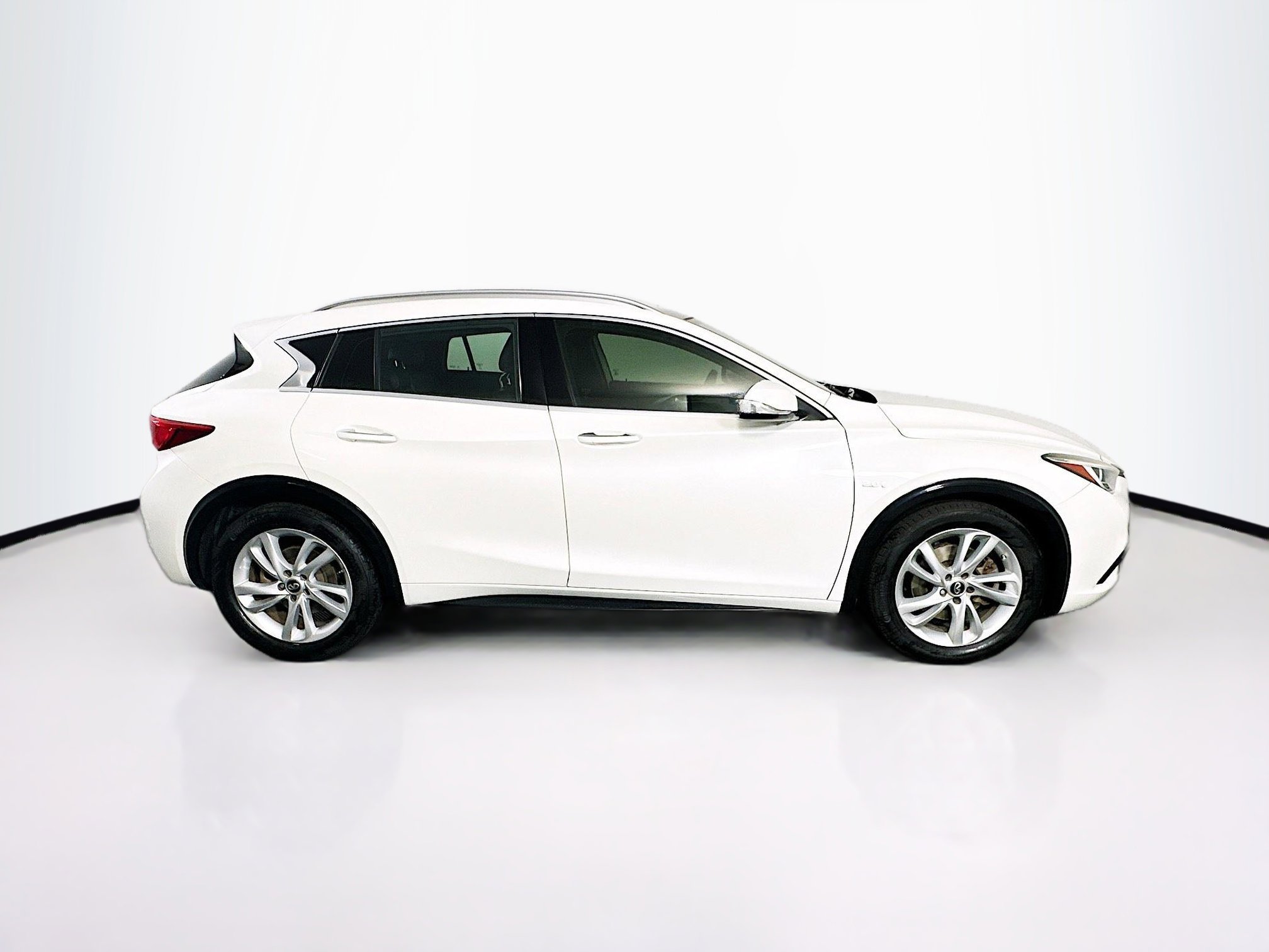 Used 2018 INFINITI QX30 FWD image 10