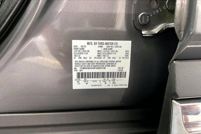 Used 2023 Ford Explorer XLT AWD/4WD image 34