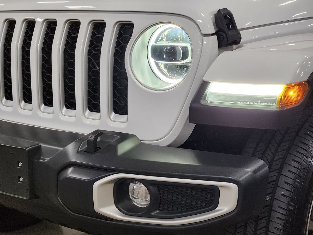 Used 2022 Jeep Gladiator Overland w/ LED Lighting Group AWD/4WD image 14