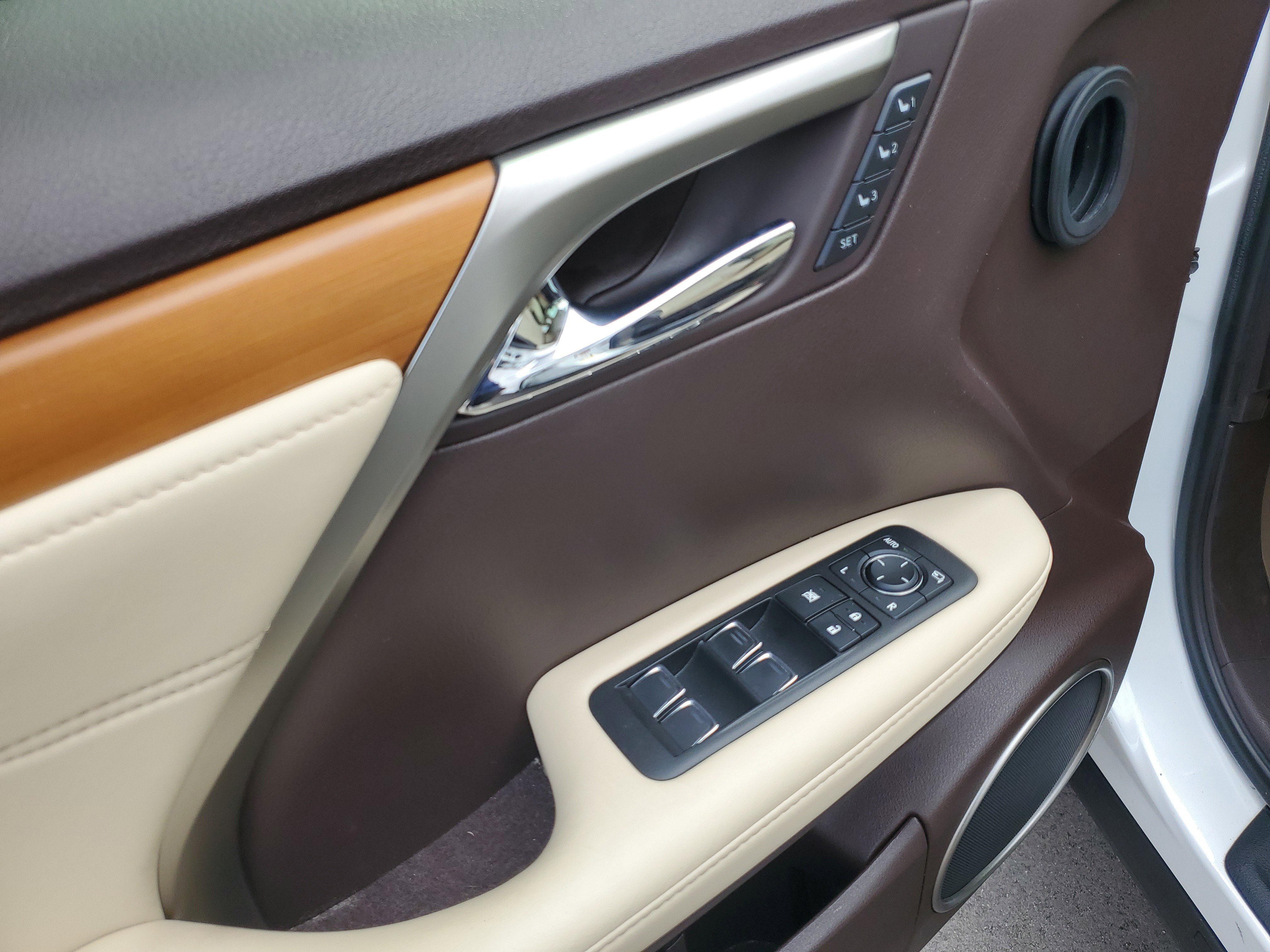 Used 2019 Lexus RX 450h AWD w/ Navigation Package image 9