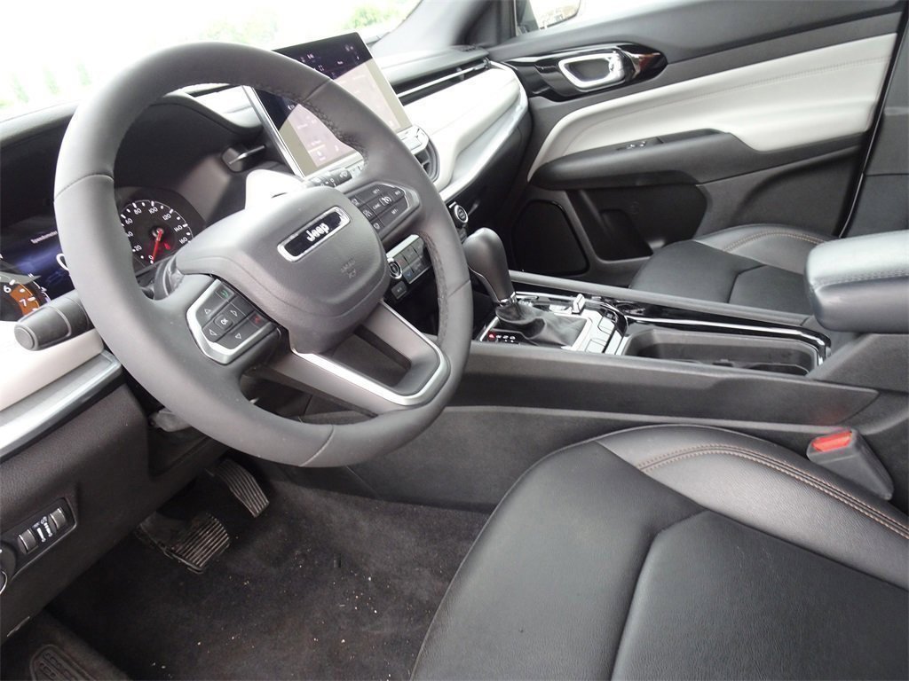 Used 2024 Jeep Compass Limited image 12
