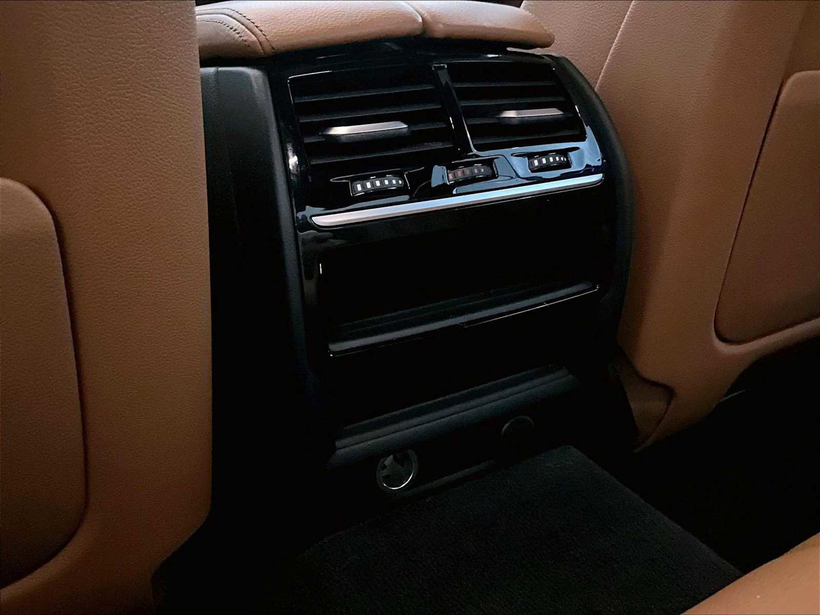 Used 2019 BMW 530e w/ Convenience Package image 29