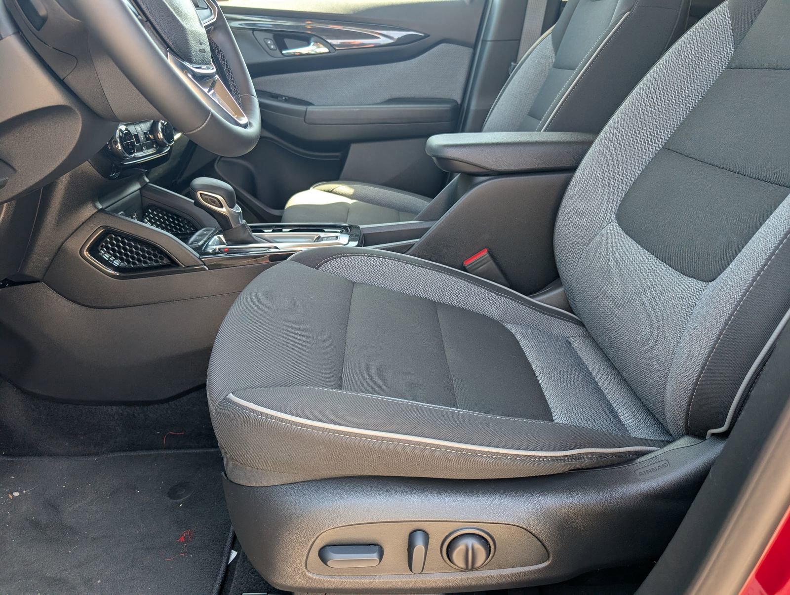 Used 2025 Chevrolet TrailBlazer LT w/ Convenience Package image 7