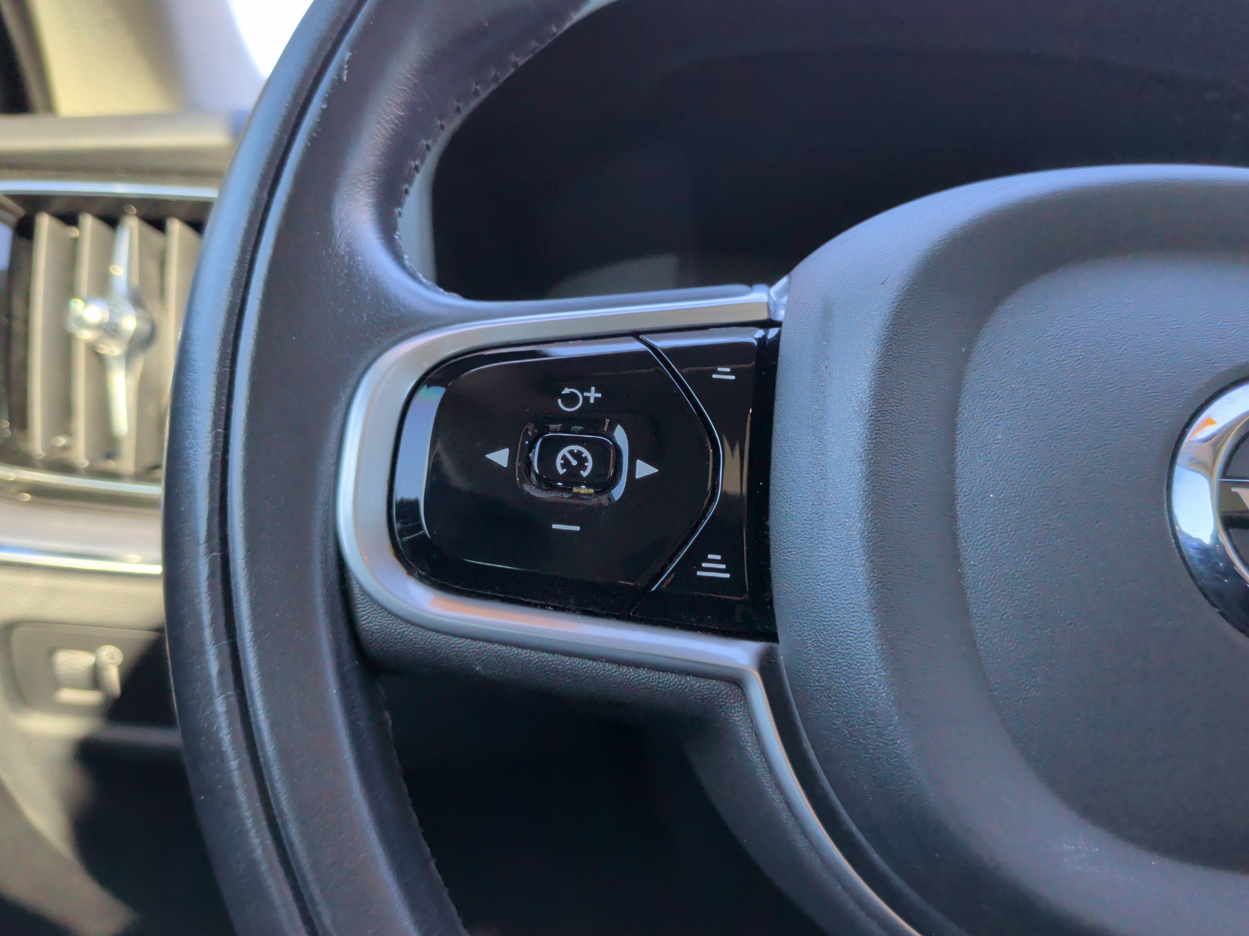 Used 2019 Volvo S60 T5 Momentum image 18