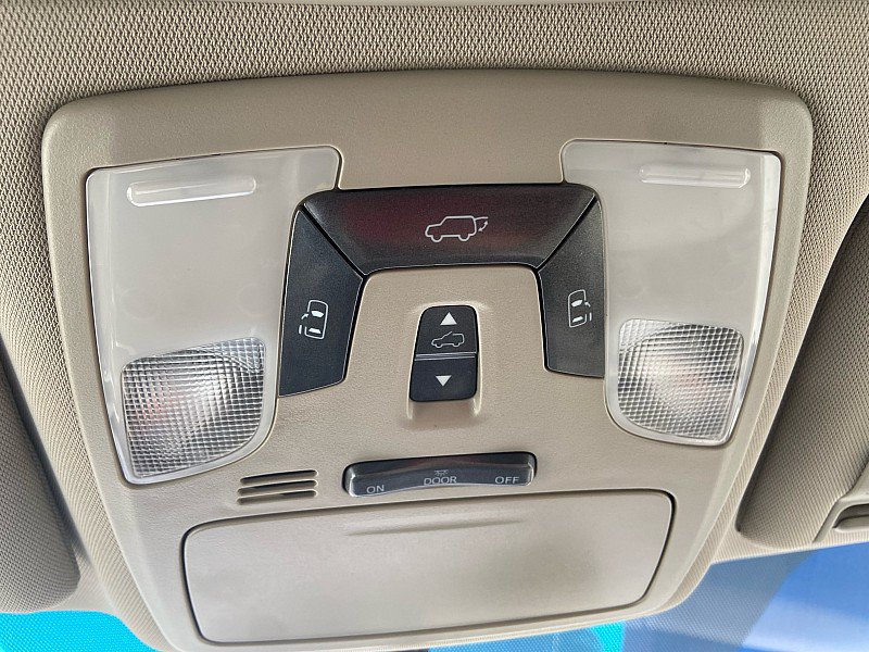 Used 2017 Toyota Sienna XLE w/ XLE Navigation Package FWD image 18