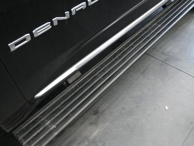 Used 2022 GMC Yukon Denali w/ Denali Premium Package image 16