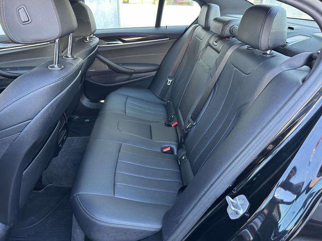 Used 2023 BMW 530i xDrive w/ Premium Package image 17