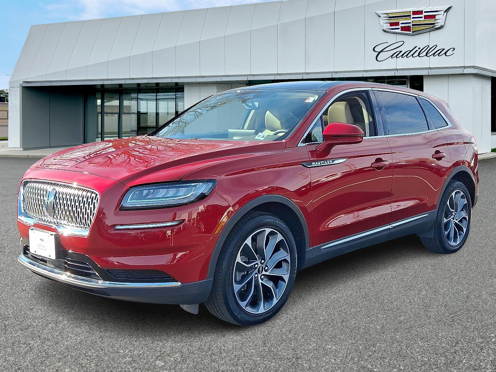 Used 2021 Lincoln Nautilus Reserve image 3