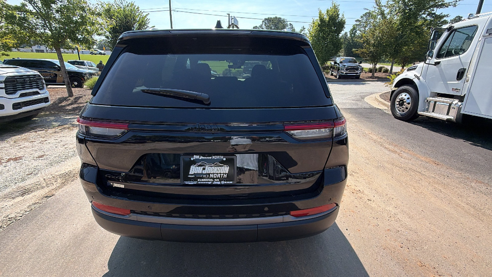 New 2026 Jeep Grand Cherokee Altitude AWD/4WD image 9