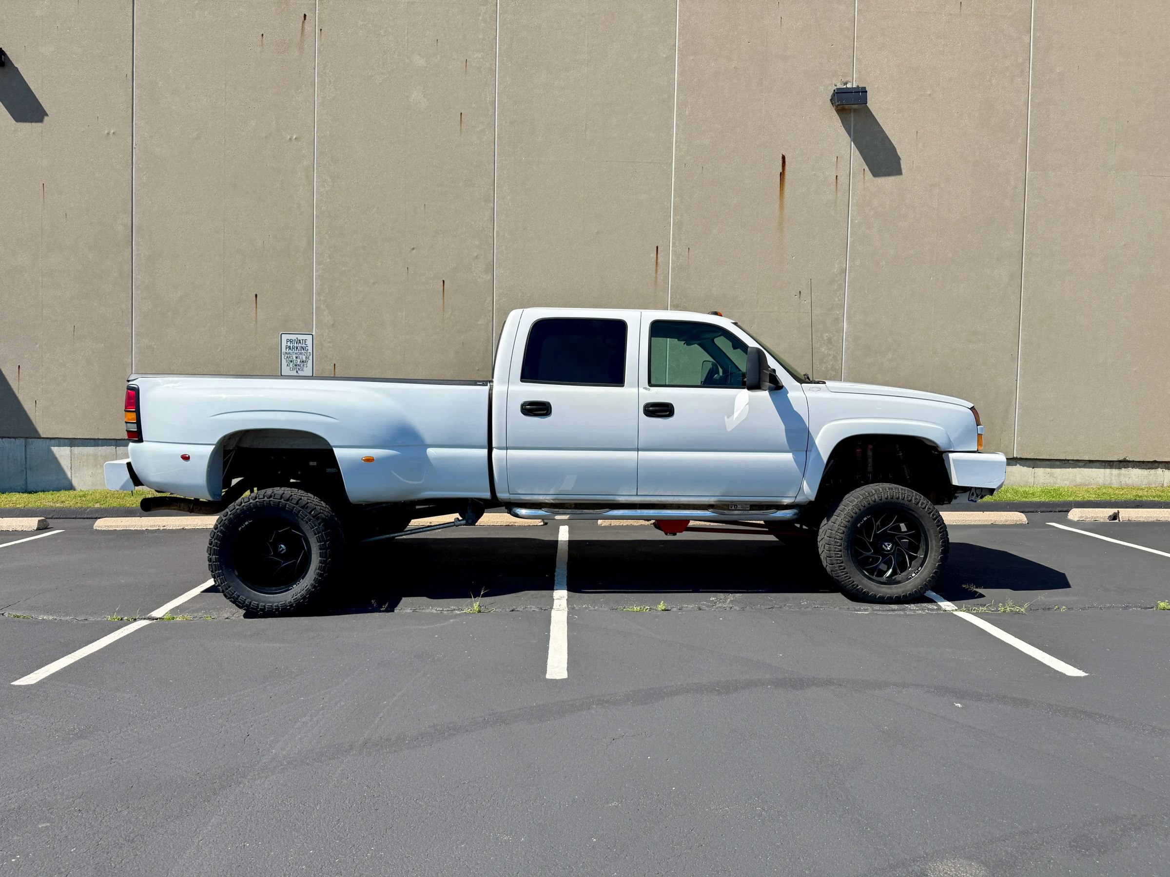 Used 2004 Chevrolet Silverado 3500 4x4 Crew Cab w/ Heavy-Duty Power Package image 1