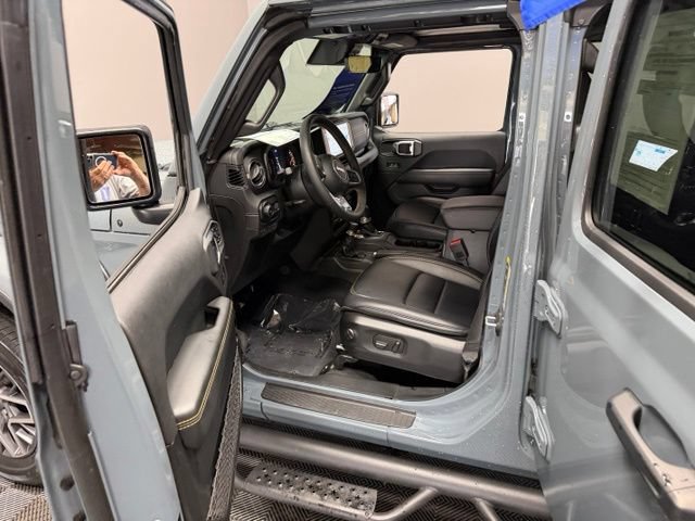 Used 2024 Jeep Wrangler Unlimited Sahara w/ Technology Group AWD/4WD image 14