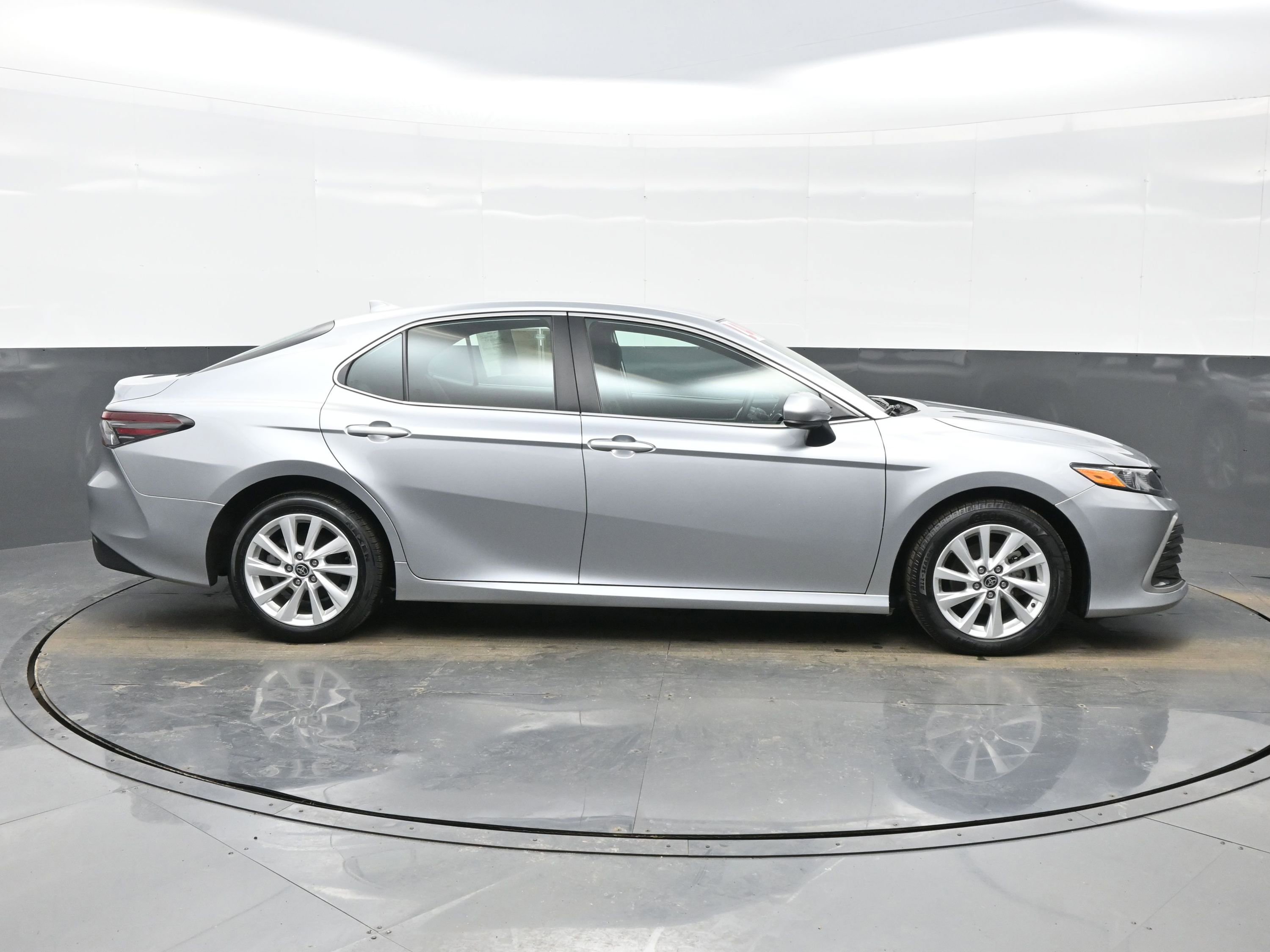 Used 2024 Toyota Camry LE image 7