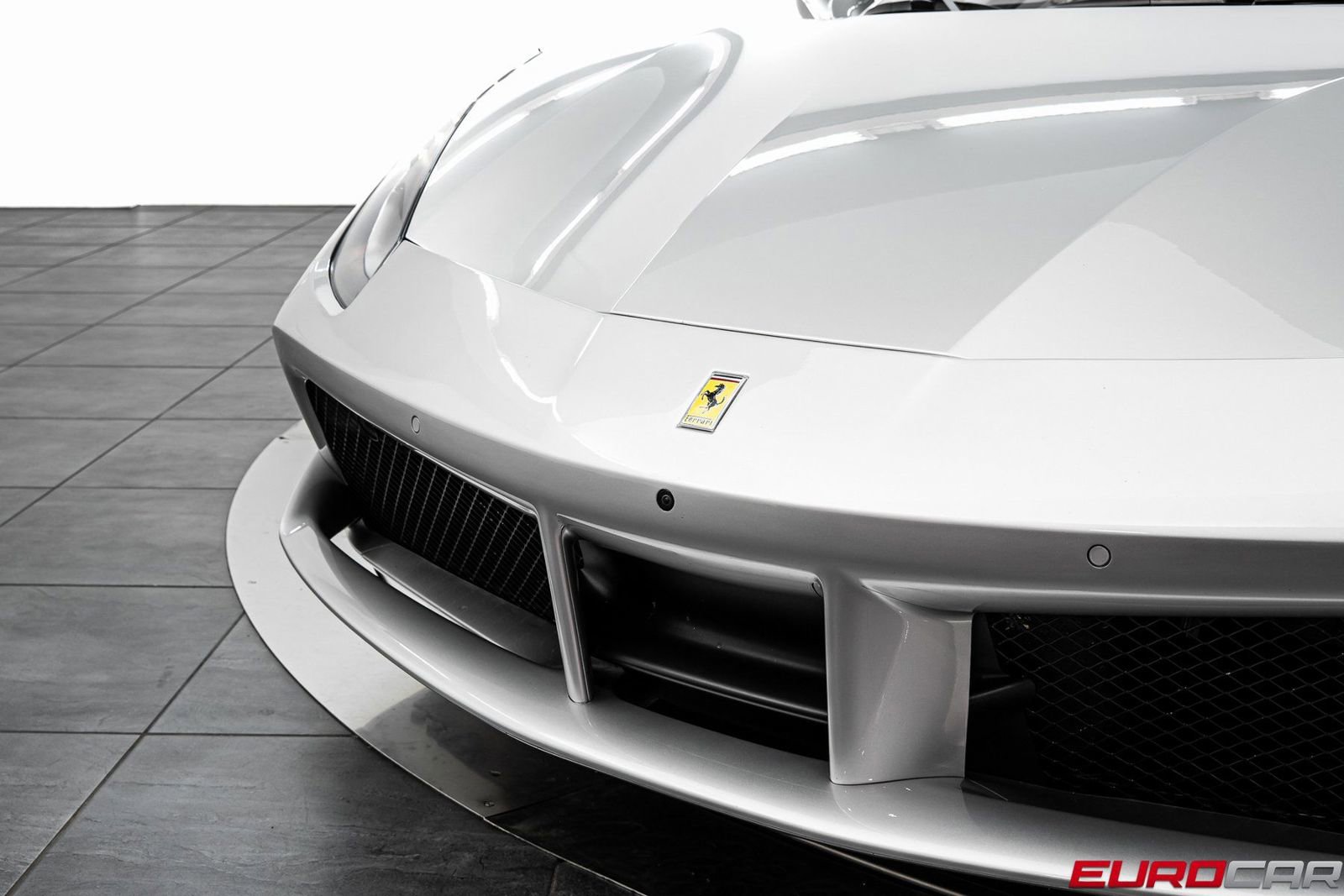 Used 2016 Ferrari 488 GTB image 12