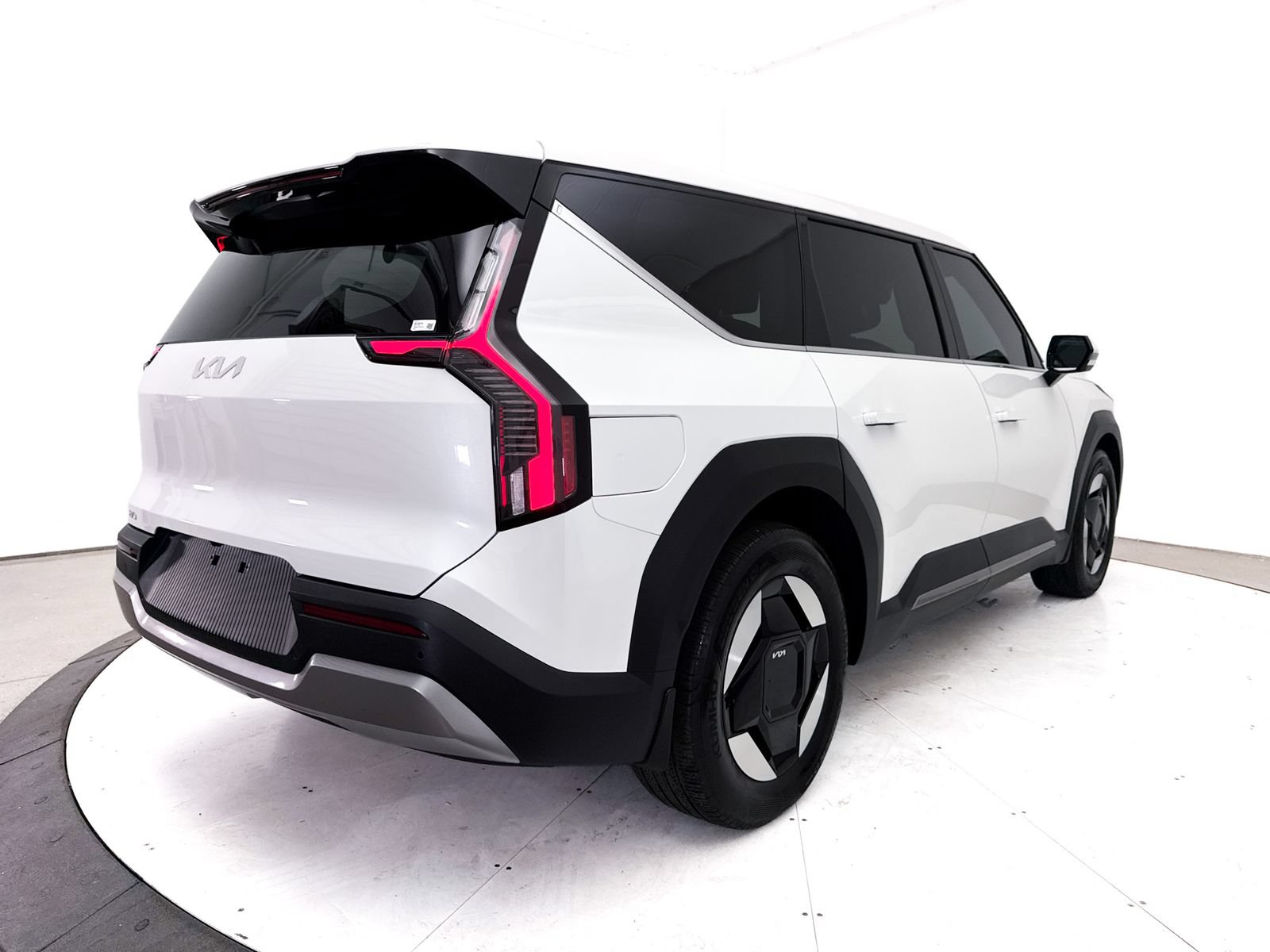 Certified 2024 Kia EV9 Light Long Range RWD image 19
