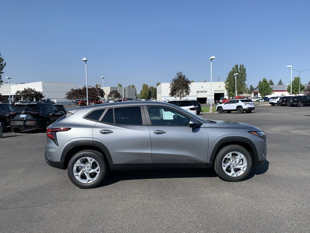 New 2026 Chevrolet Trax LS w/ LS Convenience Package FWD image 8