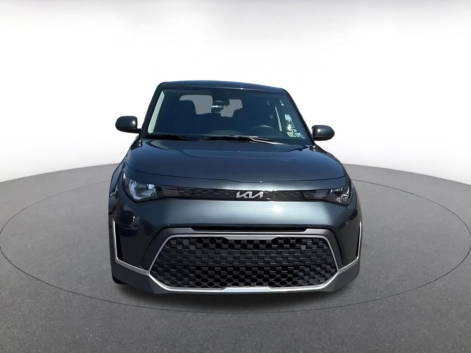 Used 2025 Kia Soul LX w/ LX Technology Package FWD image 5