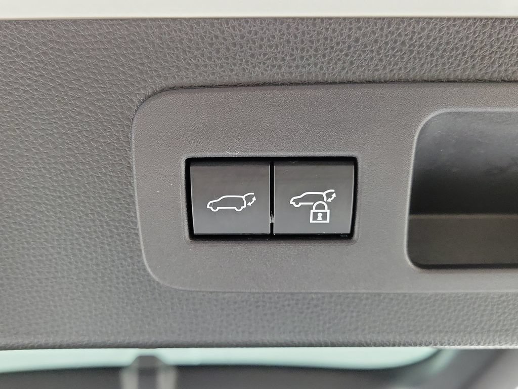 Used 2025 Lexus LX 600 4WD w/ Accessory Package (Z1) image 6