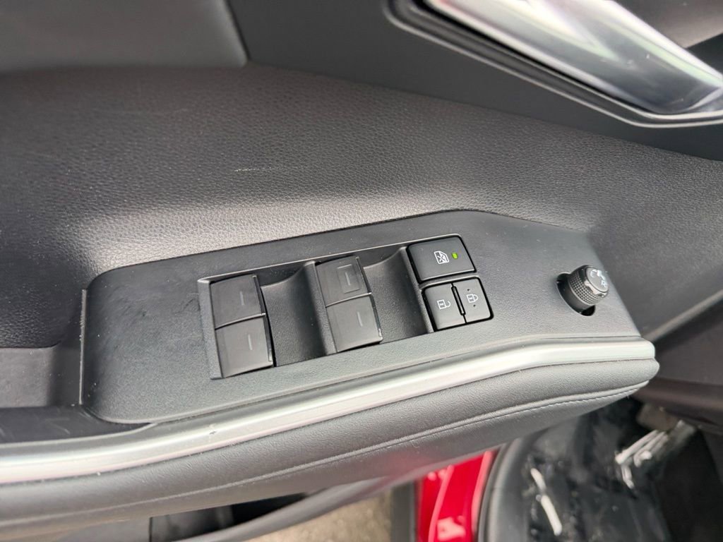 Used 2021 Toyota Highlander XLE image 10