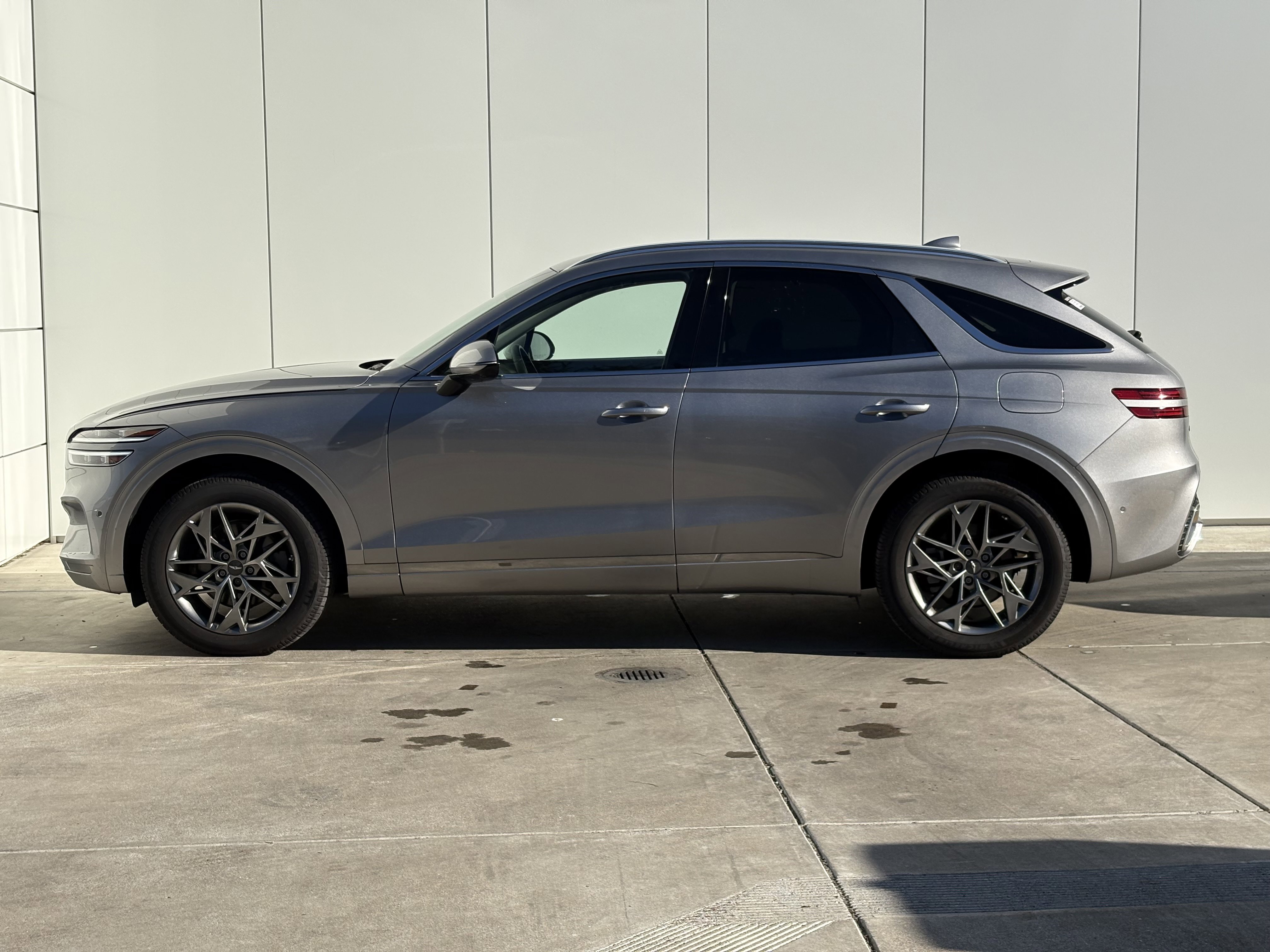 Used 2022 Genesis GV70 2.5T w/ Advanced Package image 4