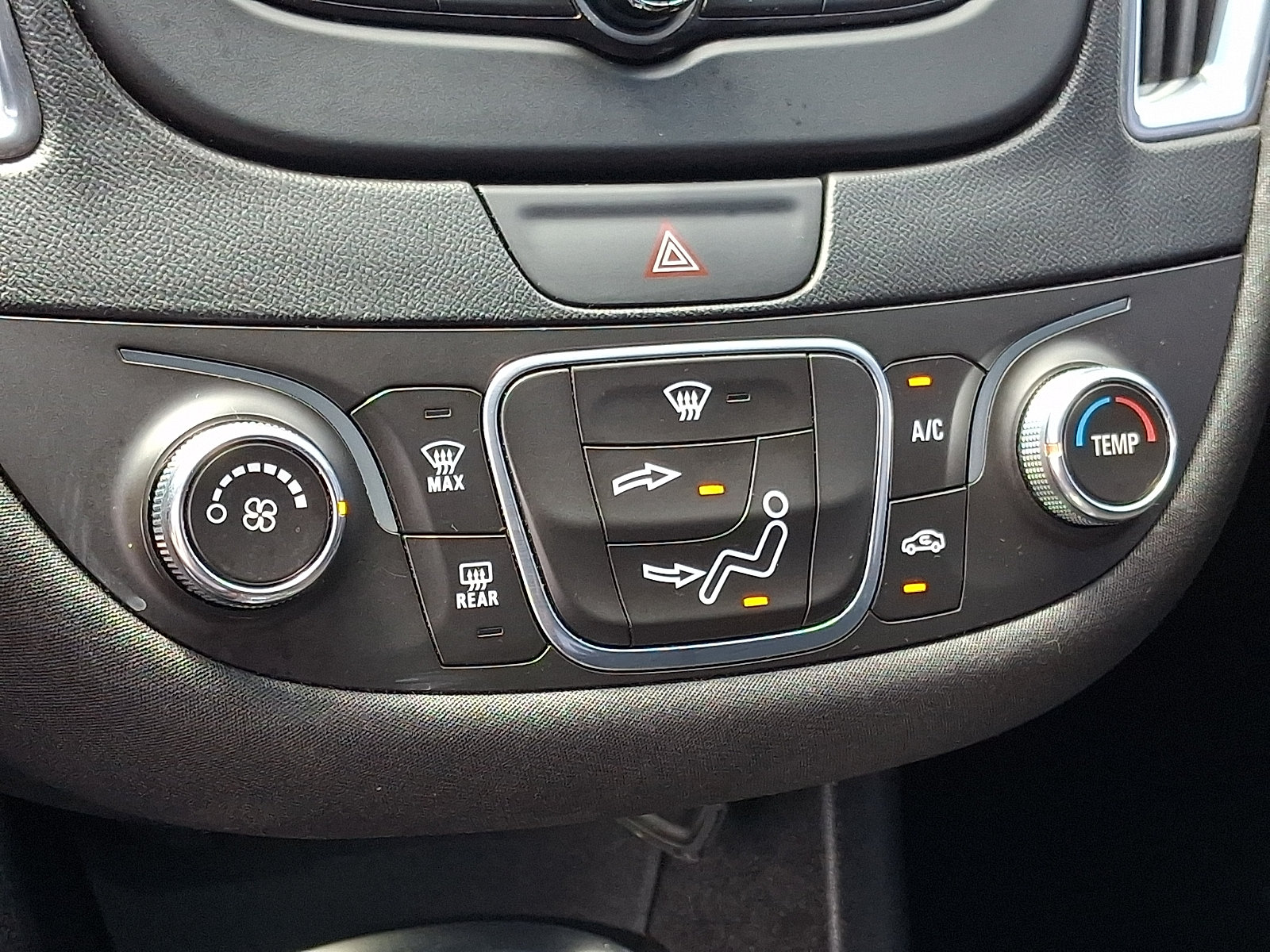 Used 2018 Chevrolet Malibu LT FWD image 16